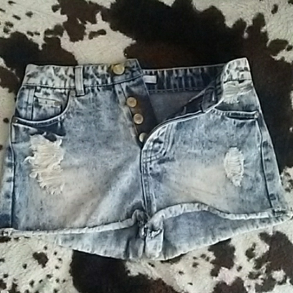 Refuge stonewash distressed denim shorts.